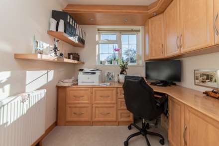 Lodge Avenue, Elstree, Image 13