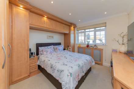 Lodge Avenue, Elstree, Image 15