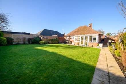 Lodge Avenue, Elstree, Image 17