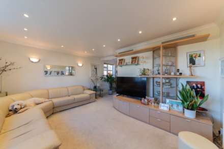 Lodge Avenue, Elstree, Image 2