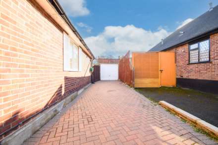 Lodge Avenue, Elstree, Image 20
