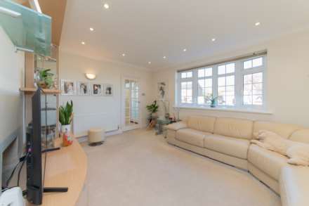 Lodge Avenue, Elstree, Image 4