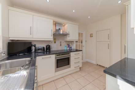 Lodge Avenue, Elstree, Image 7