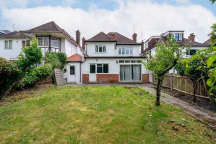 Highview Avenue, Edgware, Image 15