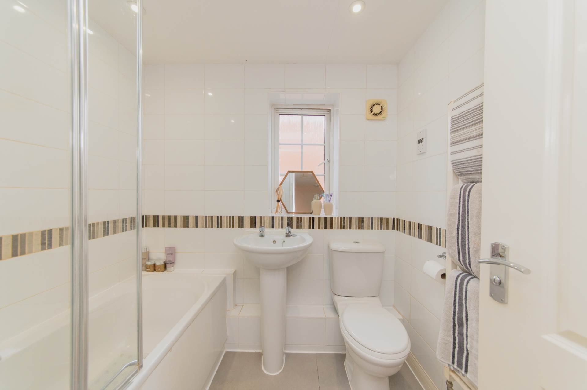 Keats Close, Borehamwood, Image 23