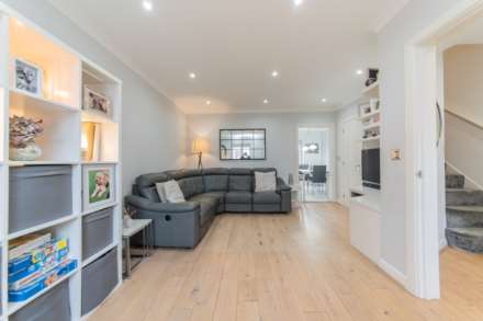Keats Close, Borehamwood, Image 2