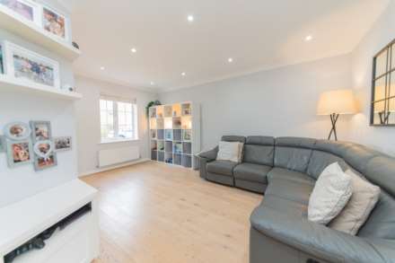 Keats Close, Borehamwood, Image 4