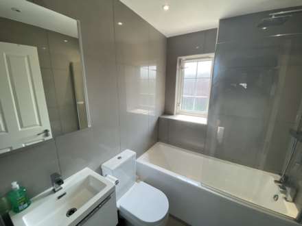 Robeson Way, Borehamwood, Image 10