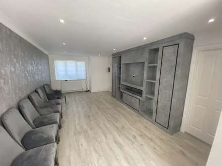 Robeson Way, Borehamwood, Image 2
