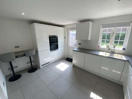 Robeson Way, Borehamwood, Image 4