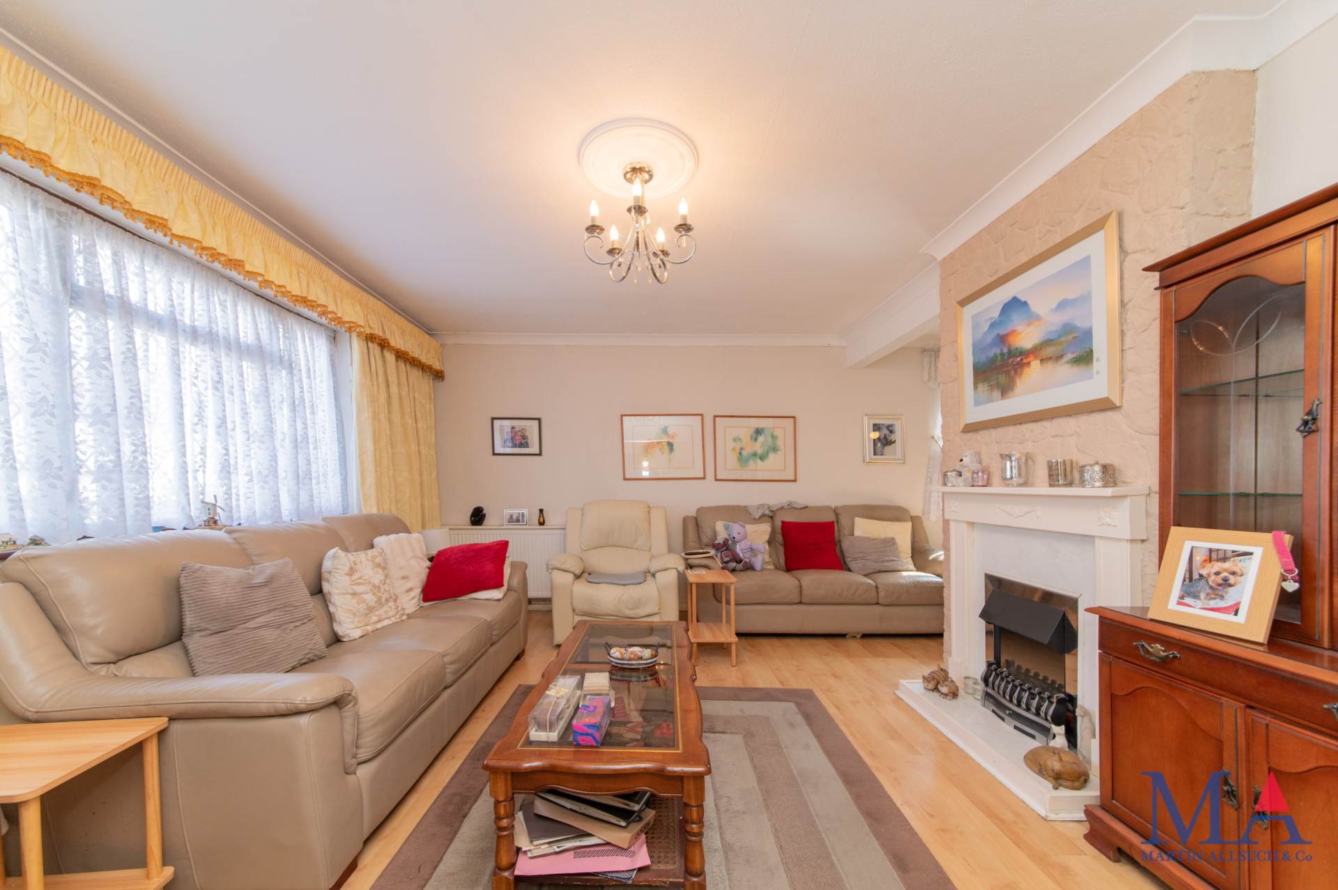 Buckingham Road, Borehamwood, Image 3
