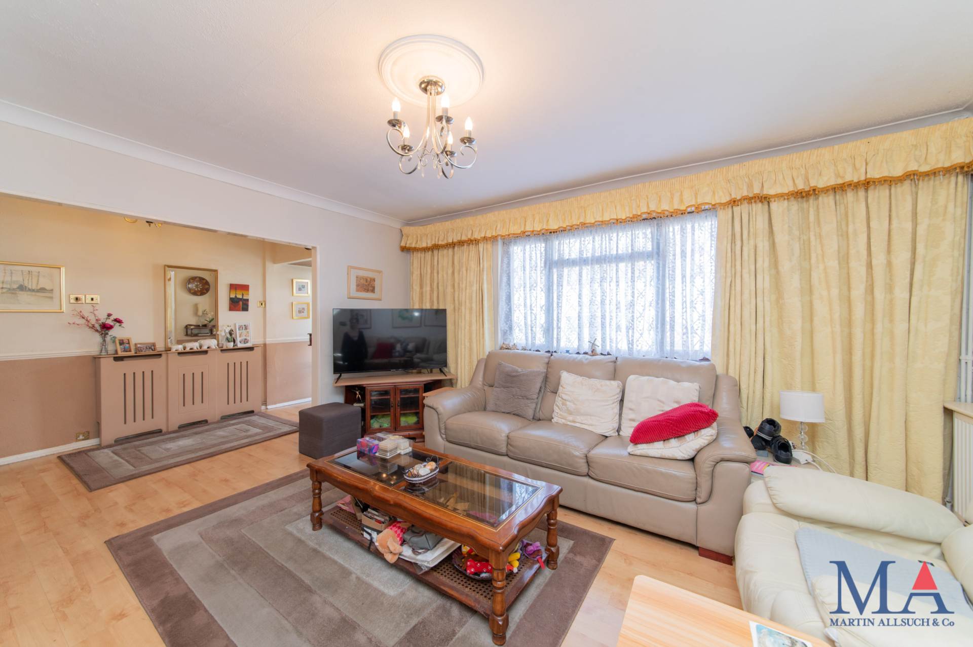 Buckingham Road, Borehamwood, Image 6