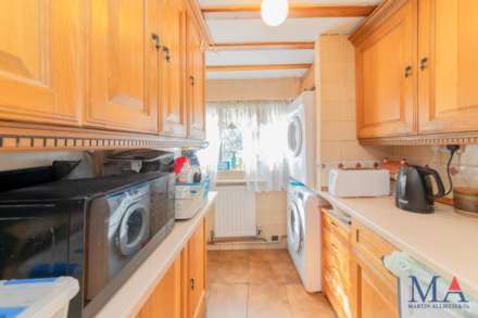 Buckingham Road, Borehamwood, Image 10