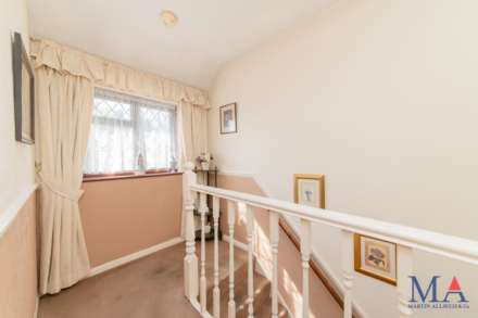 Buckingham Road, Borehamwood, Image 11