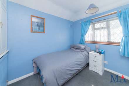 Buckingham Road, Borehamwood, Image 12