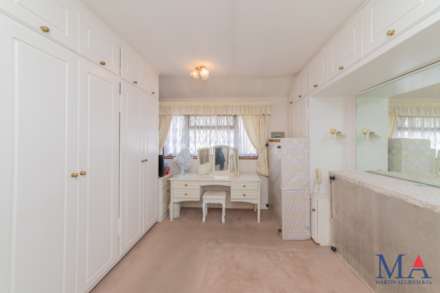 Buckingham Road, Borehamwood, Image 16