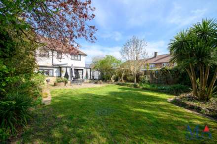 Buckingham Road, Borehamwood, Image 2