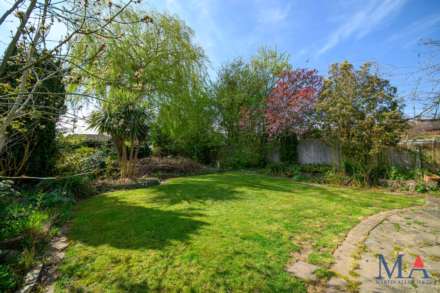 Buckingham Road, Borehamwood, Image 20