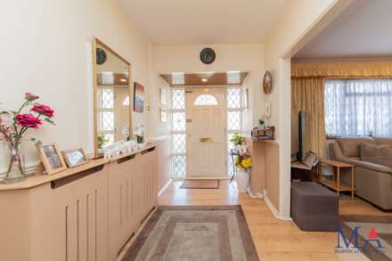 Buckingham Road, Borehamwood, Image 4