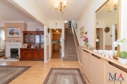 Buckingham Road, Borehamwood, Image 5