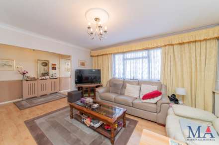 Buckingham Road, Borehamwood, Image 6