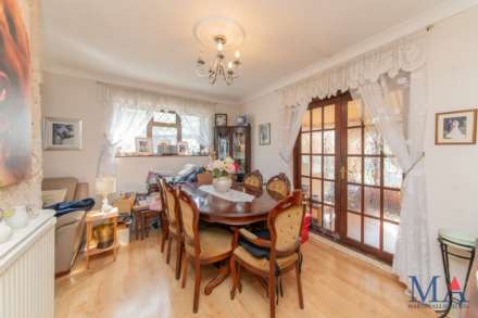 Buckingham Road, Borehamwood, Image 8