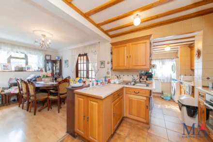 Buckingham Road, Borehamwood, Image 9