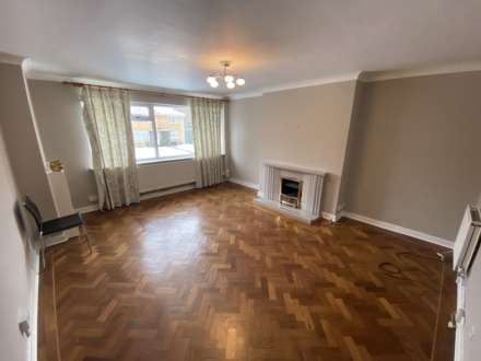 Fir Tree Court, Elstree, Image 4
