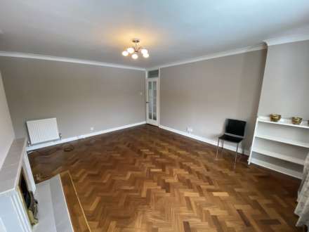 Fir Tree Court, Elstree, Image 5