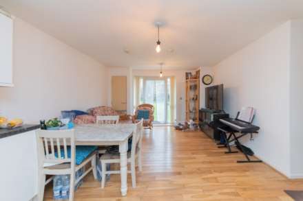 Todd Close, Borehamwood, Image 2