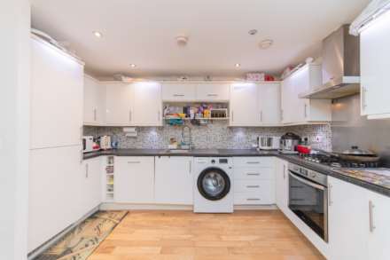 Todd Close, Borehamwood, Image 4