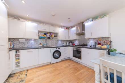 Todd Close, Borehamwood, Image 5