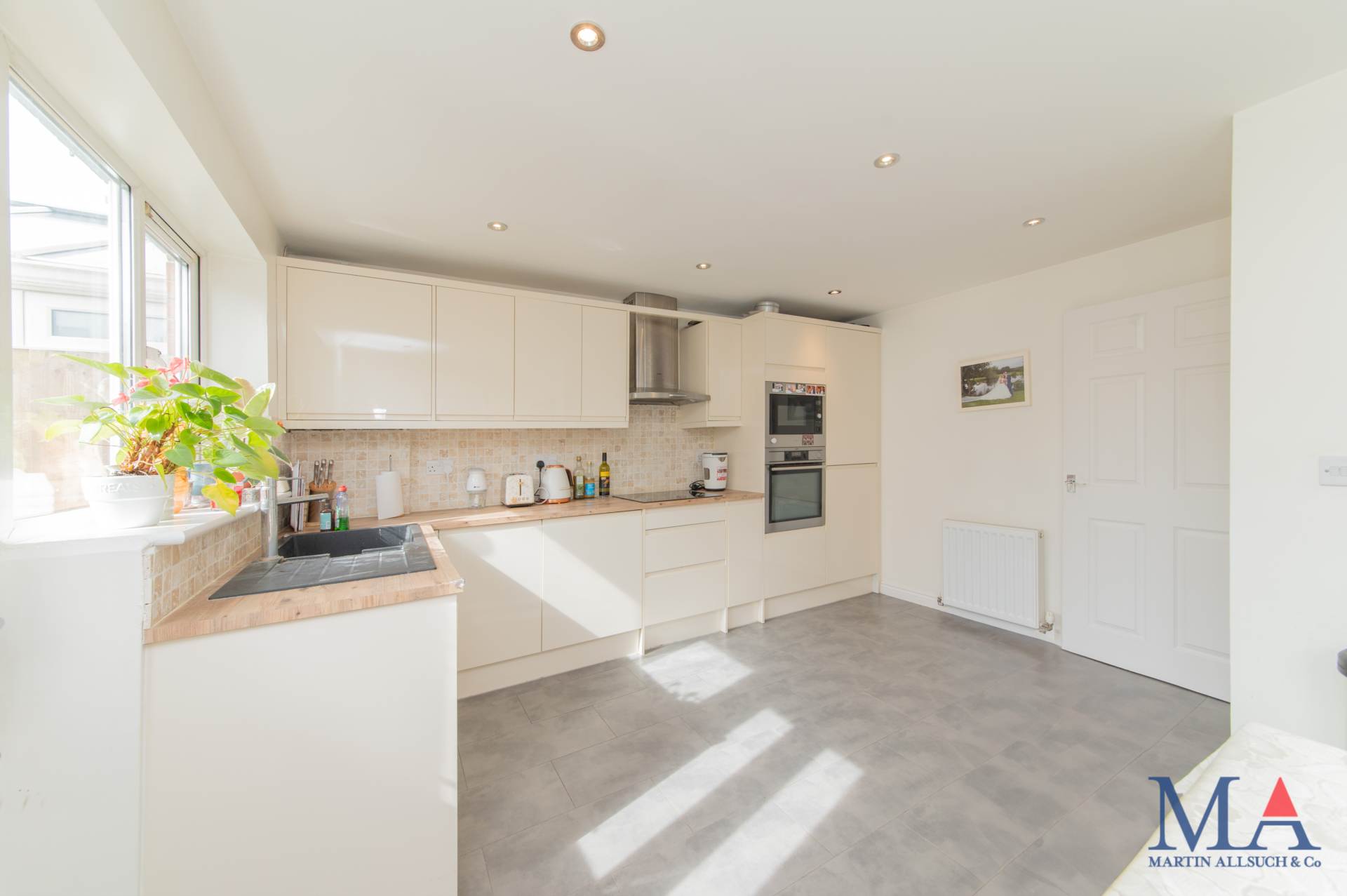 Coleridge Way, Borehamwood, Image 6