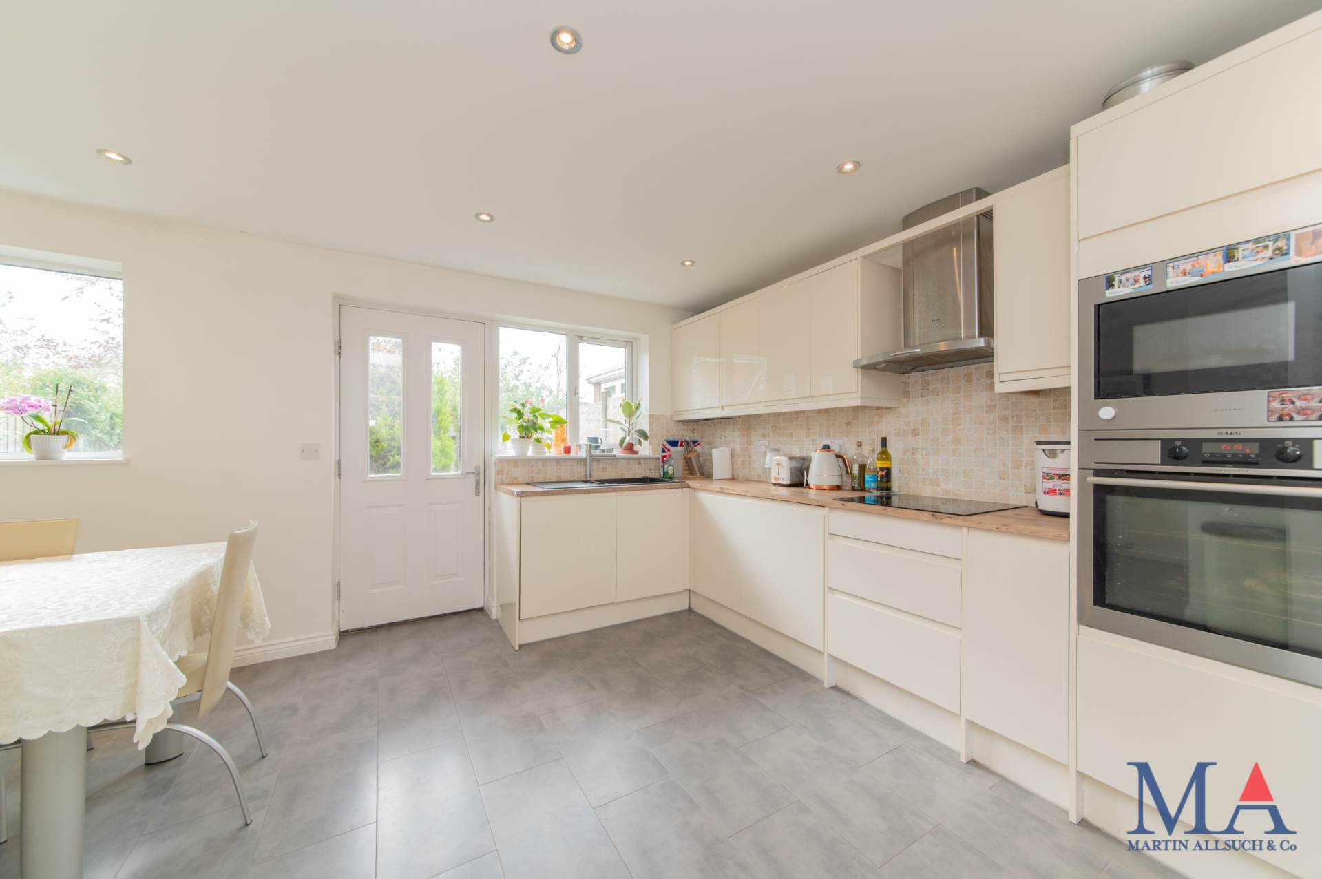 Coleridge Way, Borehamwood, Image 7