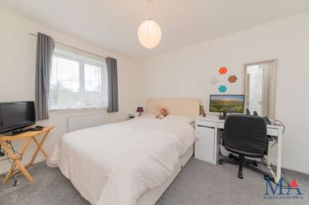 Coleridge Way, Borehamwood, Image 12