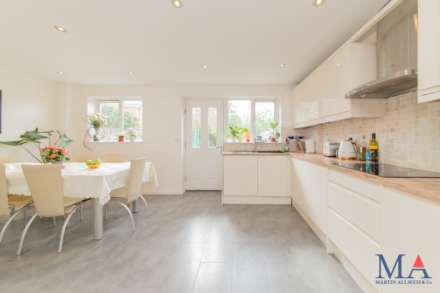 Coleridge Way, Borehamwood, Image 2