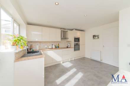 Coleridge Way, Borehamwood, Image 6