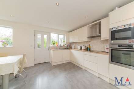 Coleridge Way, Borehamwood, Image 7