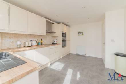Coleridge Way, Borehamwood, Image 8