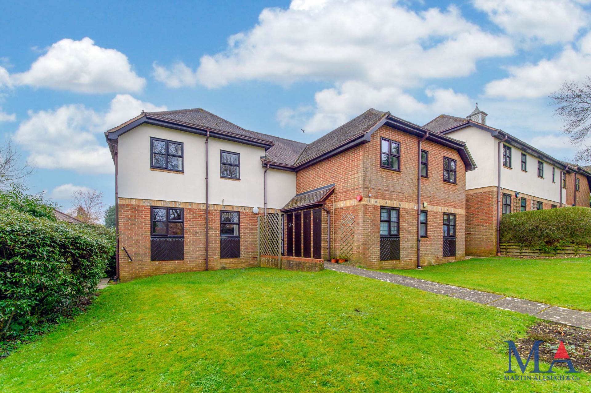 Slade Court, Radlett, WD7, Image 18