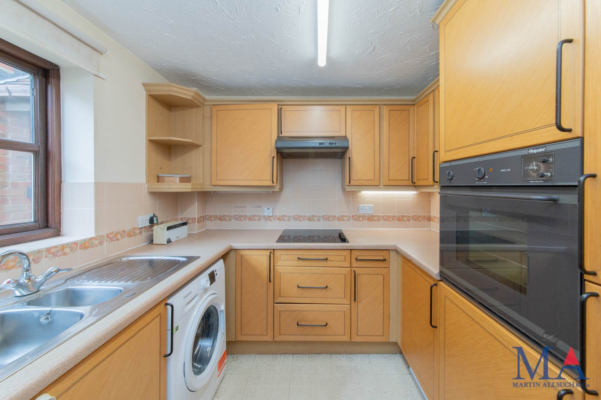 Slade Court, Radlett, WD7, Image 3