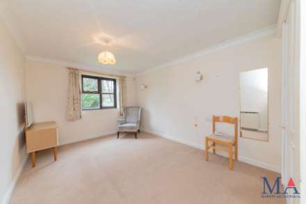 Slade Court, Radlett, WD7, Image 9