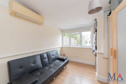 Shenley Road, Borehamwood, Image 16