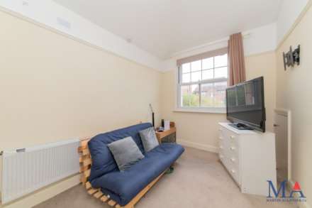 Shenley Road, Borehamwood, Image 28