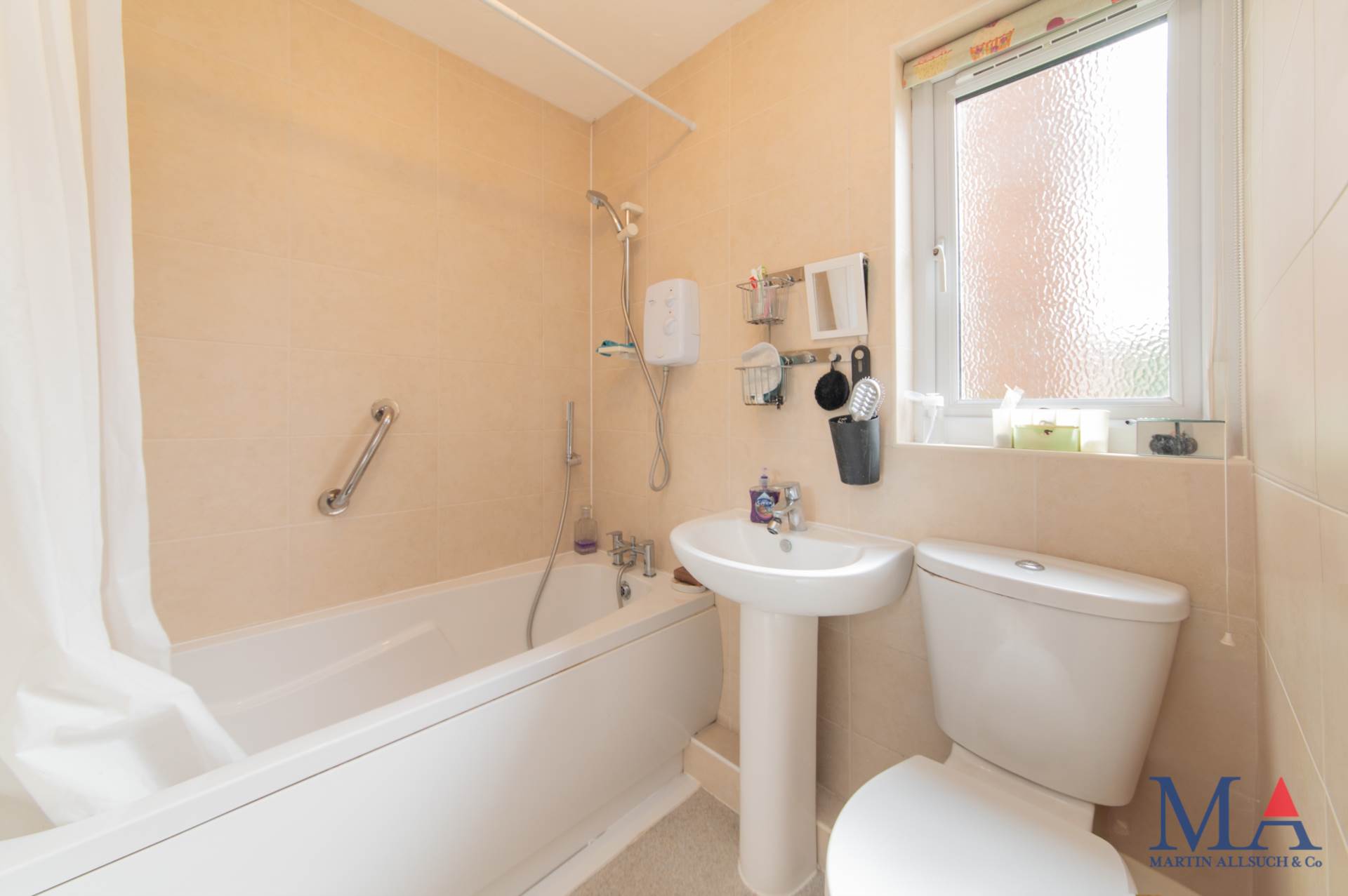 Yew Tree Court, Elstree, Image 12