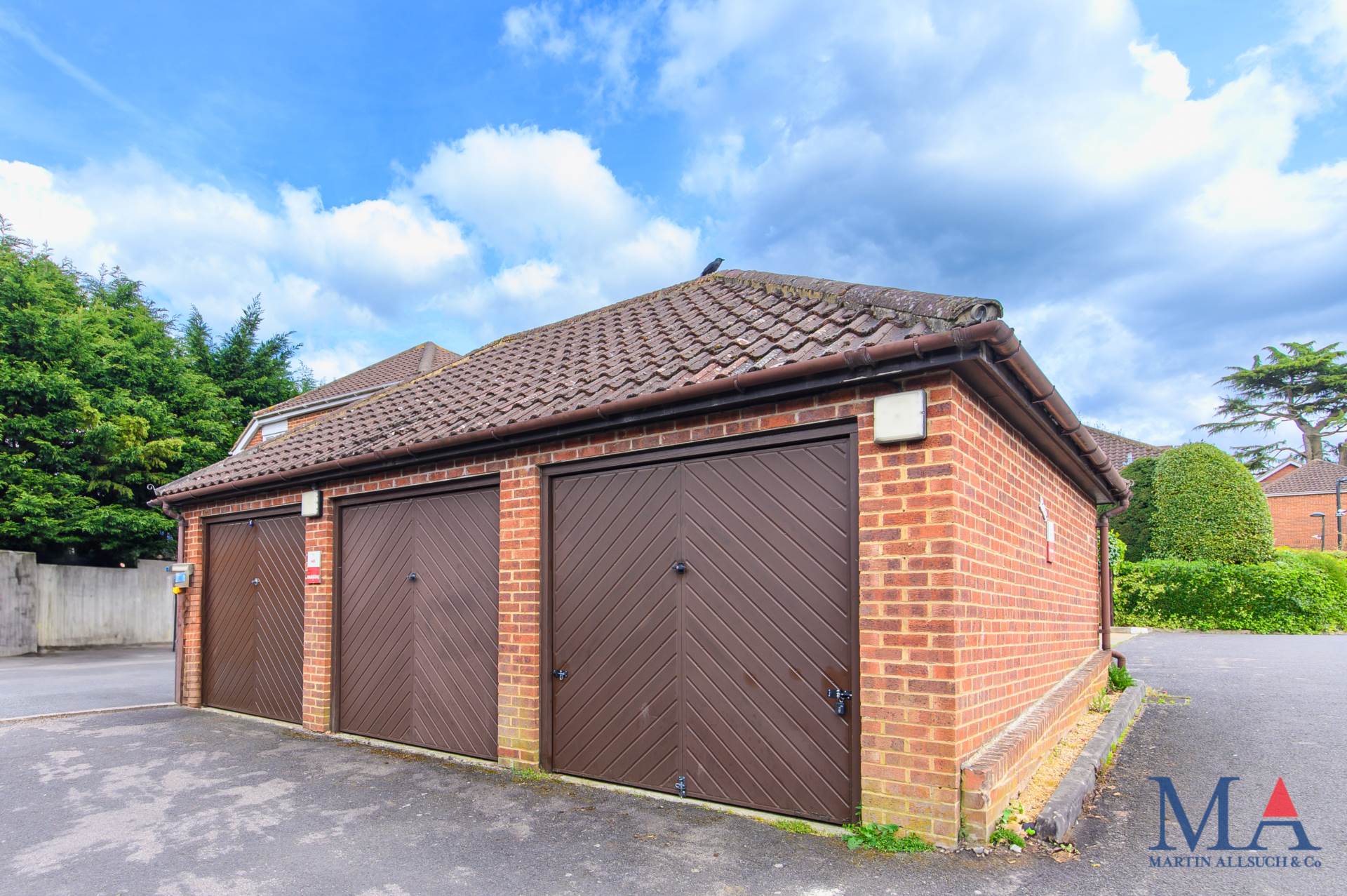 Yew Tree Court, Elstree, Image 15