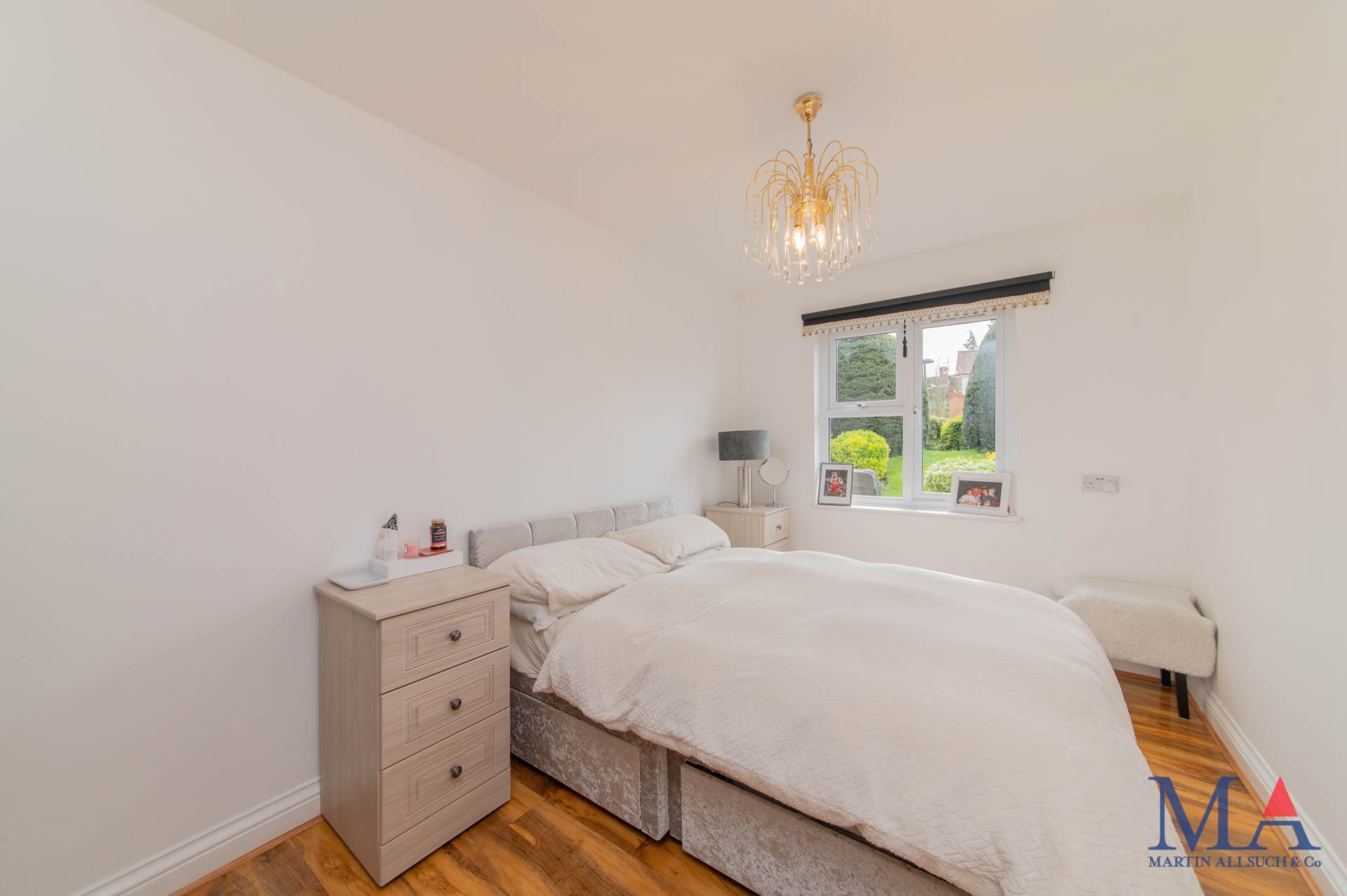 Yew Tree Court, Elstree, Image 6