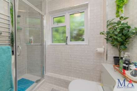 Yew Tree Court, Elstree, Image 13
