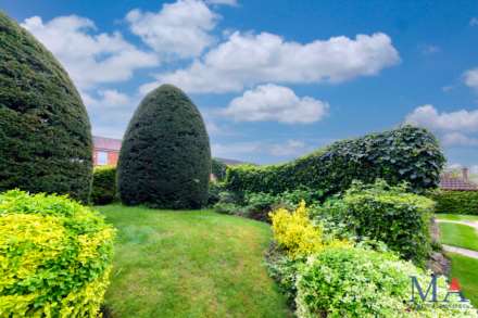 Yew Tree Court, Elstree, Image 14