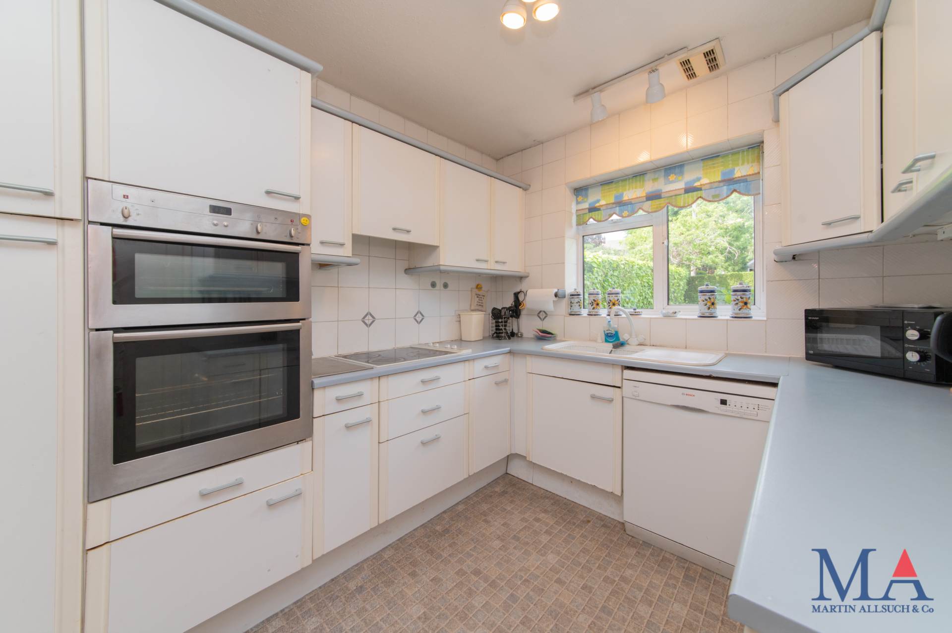 Lodge Avenue, Elstree, Image 15